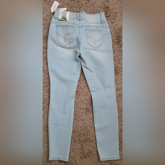 YMI's Junior Women's Mid-Rise 3-Button Wannabettabutt Skinny Jeans - Picture 7 of 7